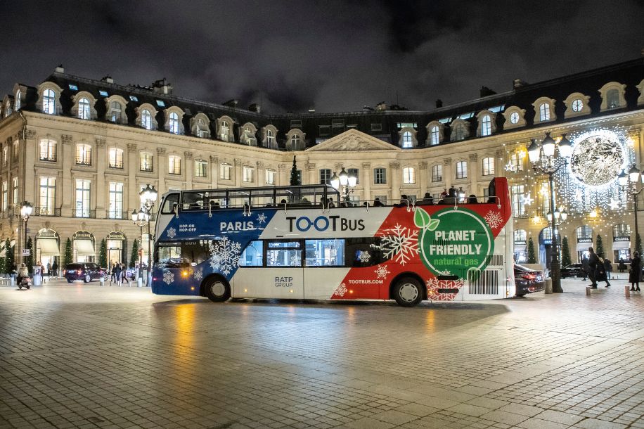 Tour de Noël en bus à prix réduit : Paris en lumière dès 31,20 € !