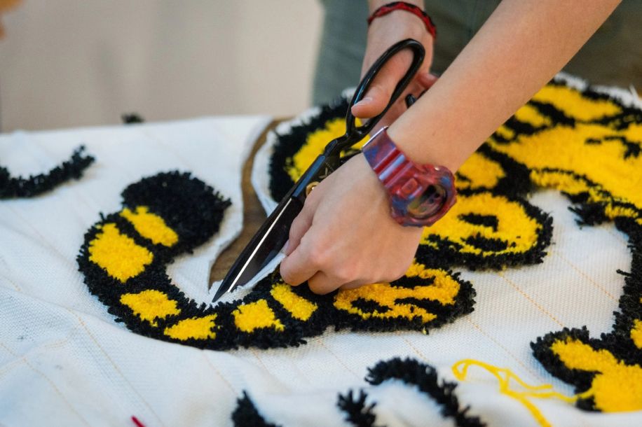 Tufting Studio : un lieu pour explorer l’art du tufting, ce tissage moderne à la laine