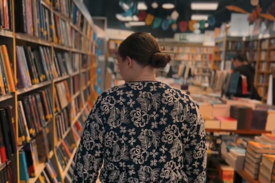 Gibert Romance : la plus grande librairie dédiée à la Romance, la Romantasy et le Young Adult