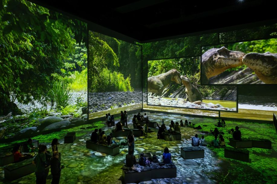 Planète Préhistorique : les dinosaures s’invitent à l’Atelier des Lumières