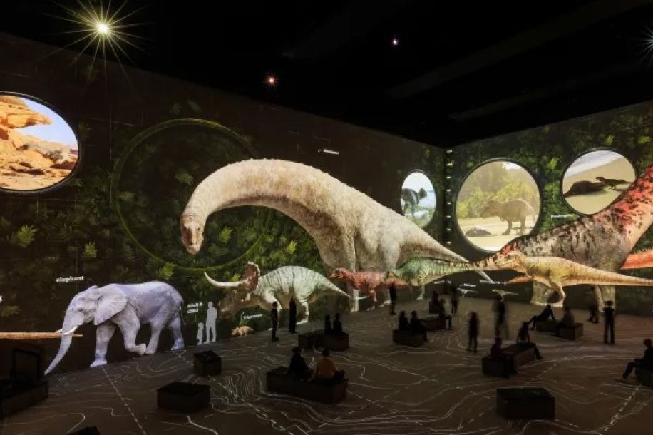 Planète Préhistorique : les dinosaures s’invitent à l’Atelier des Lumières