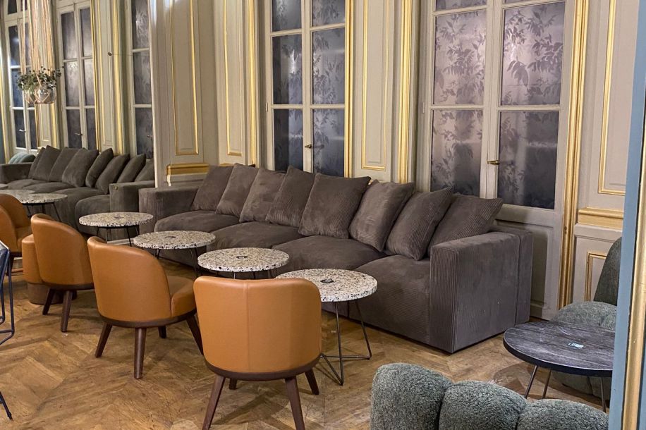 Le Starbucks des Capucines, ce spot (encore plus) parfait pour une first date