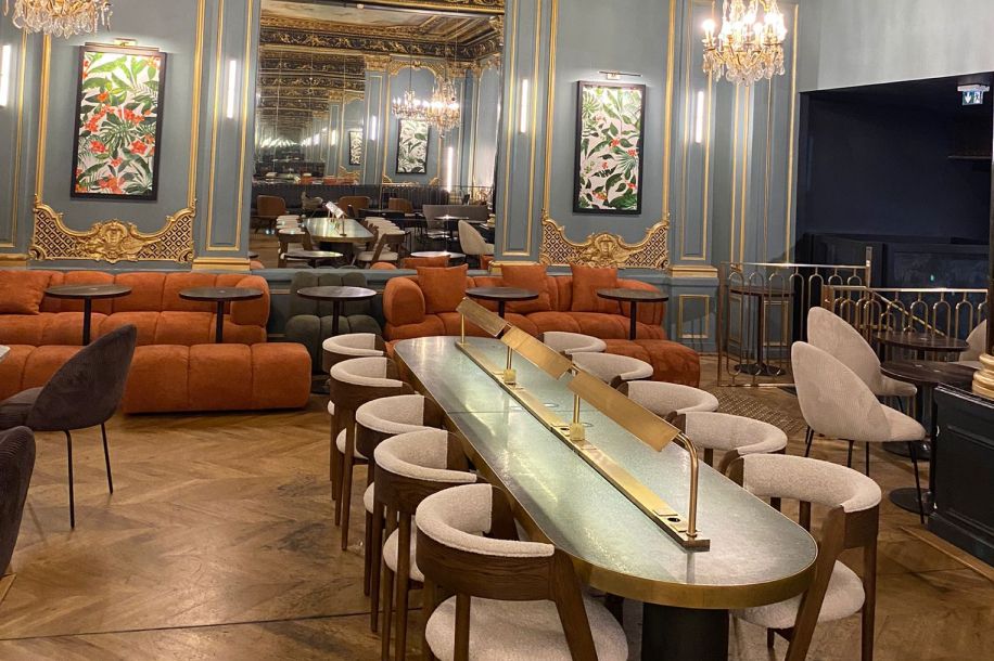 Le Starbucks des Capucines, ce spot (encore plus) parfait pour une first date