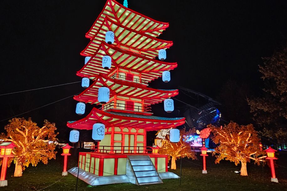 Lanternes, sakuras et pop culture : le parcours lumineux du Jardin d’Acclimatation