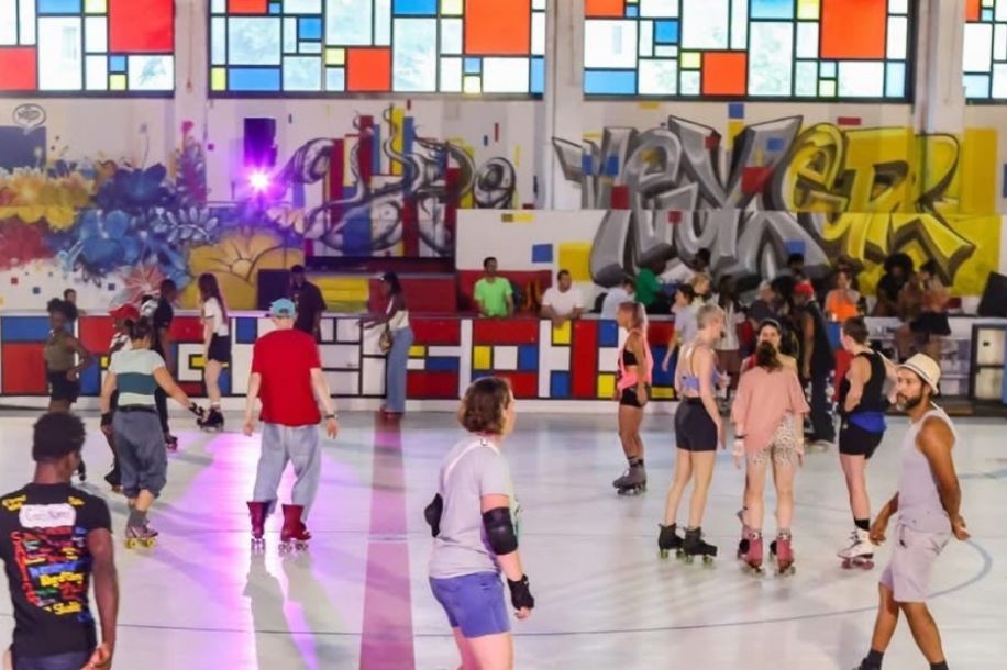 Roller party gratuite dans une ancienne patinoire devenue musée de street art