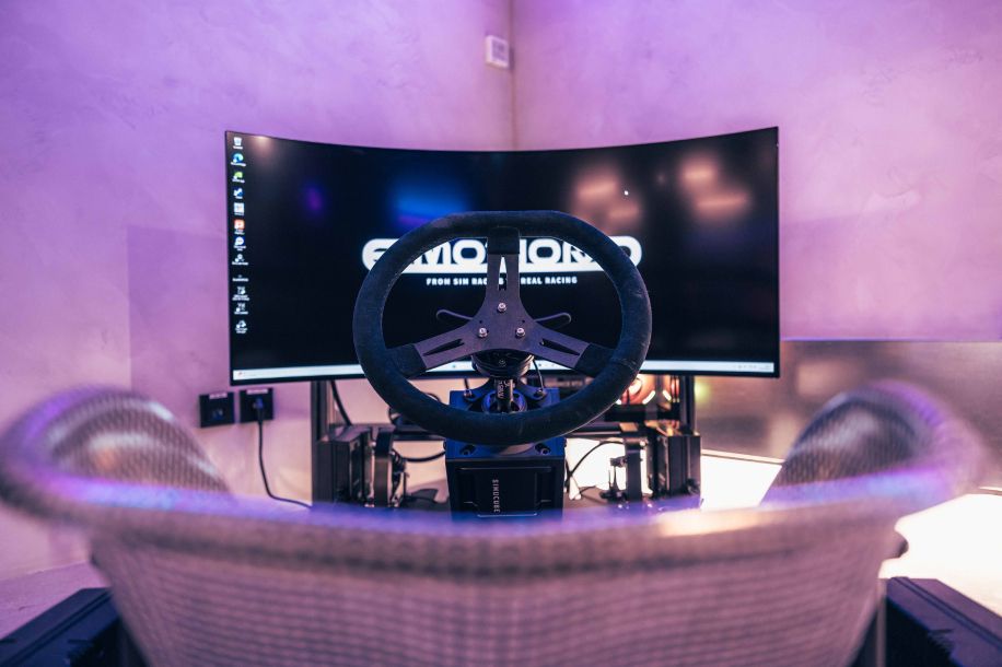 E MOTION : le sport automobile version immersive et accessible