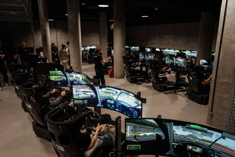 E MOTION : le sport automobile version immersive et accessible