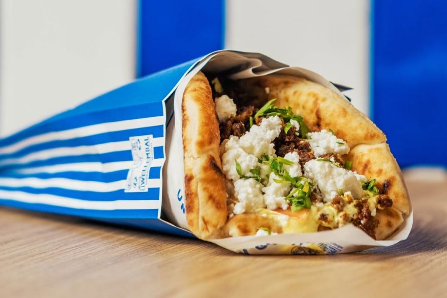 100 kegrés offerts et cuisine méditerranéenne : Greekia ouvre à Paris