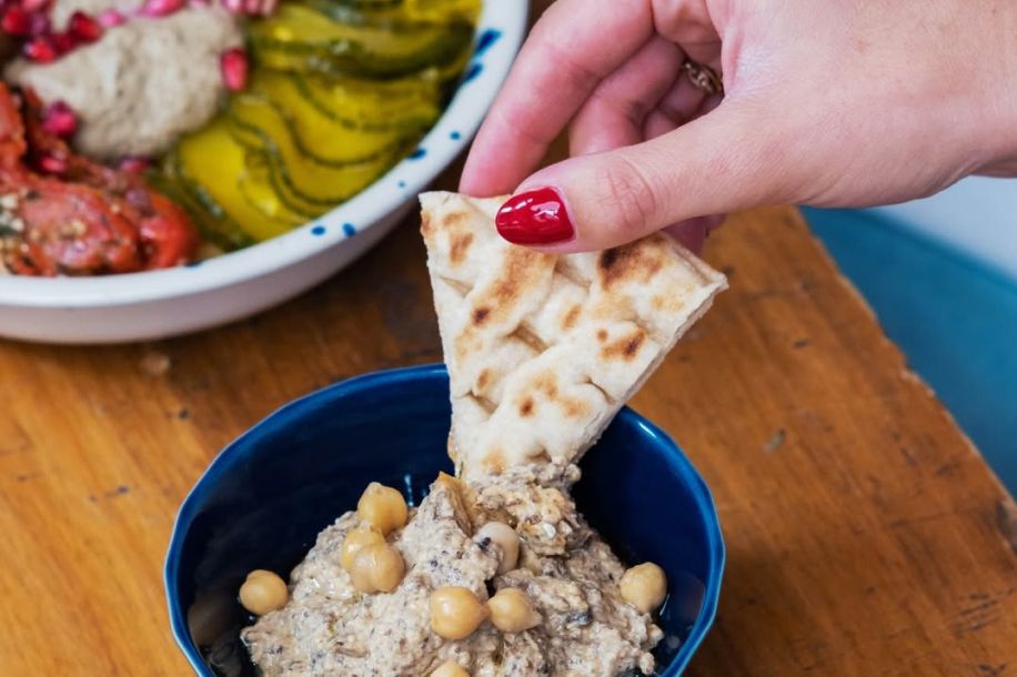 100 kegrés offerts et cuisine méditerranéenne : Greekia ouvre à Paris