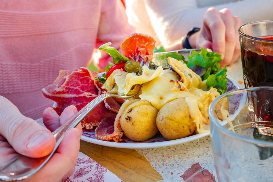 Raclette party + cocktails : bienvenue au Mama Ski Club !