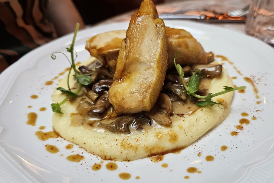 FRIVOLE Paris : restaurant, brunch et soirées élégantes près des Champs Élysées