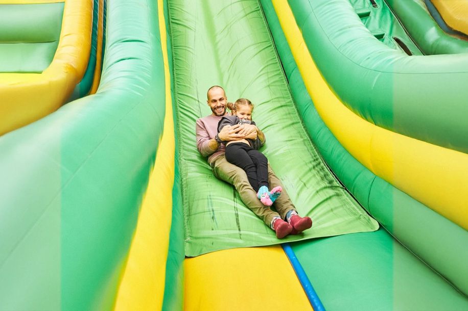 FunBox, le plus grand parc gonflable du monde débarque en en Île de France pour 3 mois