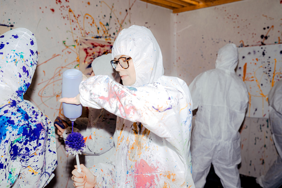 Breush : un cube, de la couleur et des éclats de rire à Paris