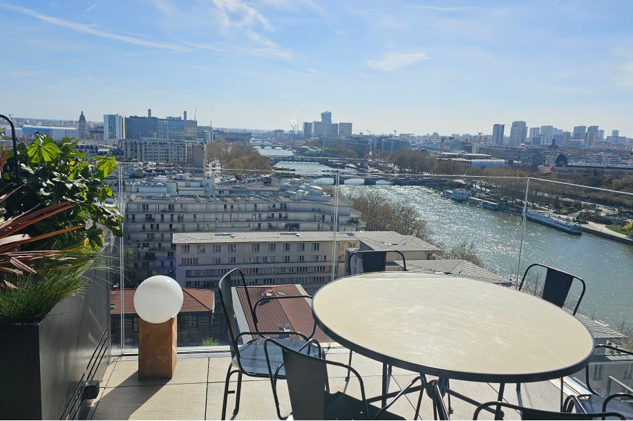Bonnie : le restaurant perché qui offre une vue spectaculaire sur Paris