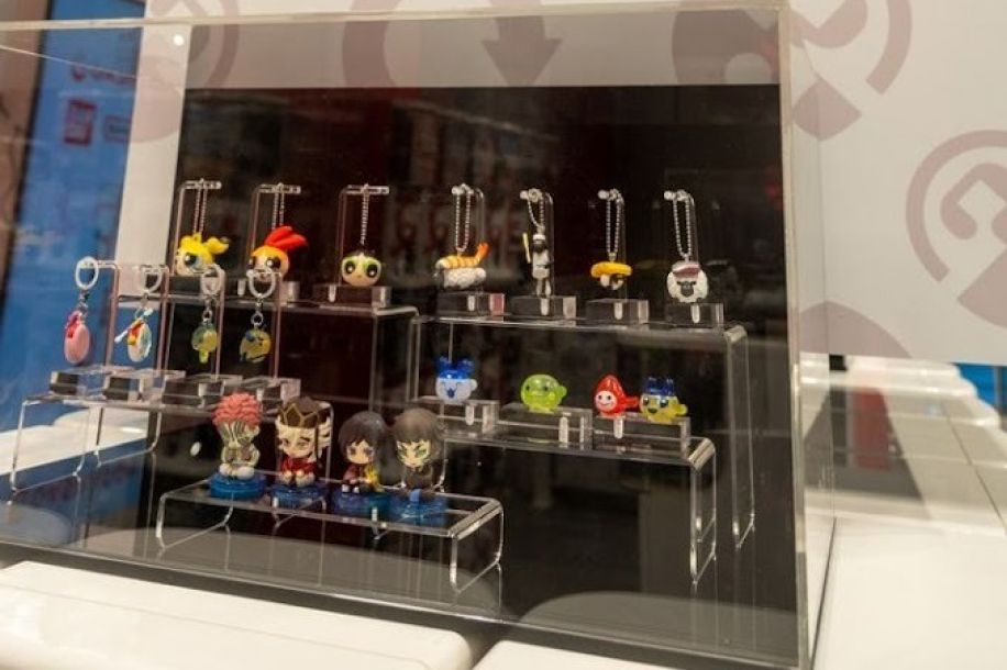 Un magasin de gashapon ouvre à Paris avec 300 machines à capsules !