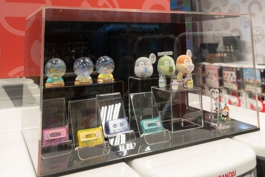 Un magasin de gashapon ouvre à Paris avec 300 machines à capsules !
