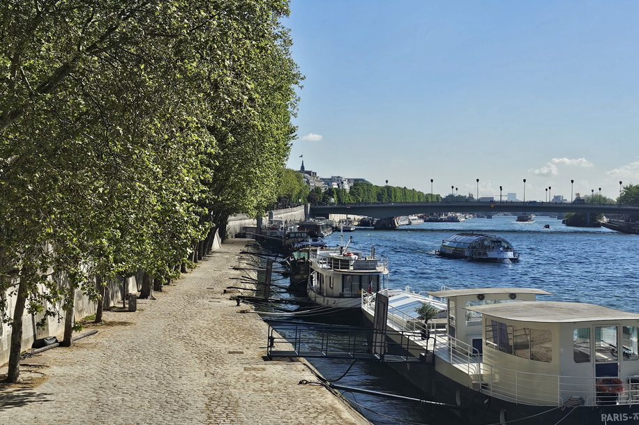Explorer Paris en bateau avec un pass illimité