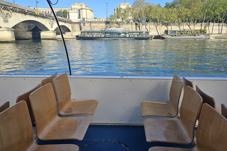 Explorer Paris en bateau avec un pass illimité