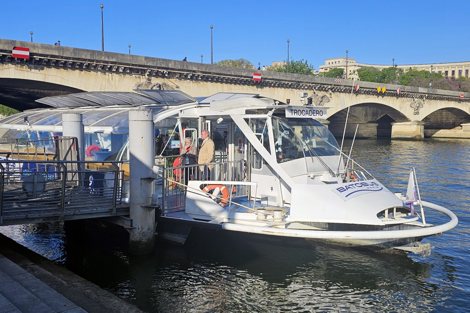 Explorer Paris en bateau avec un pass illimité