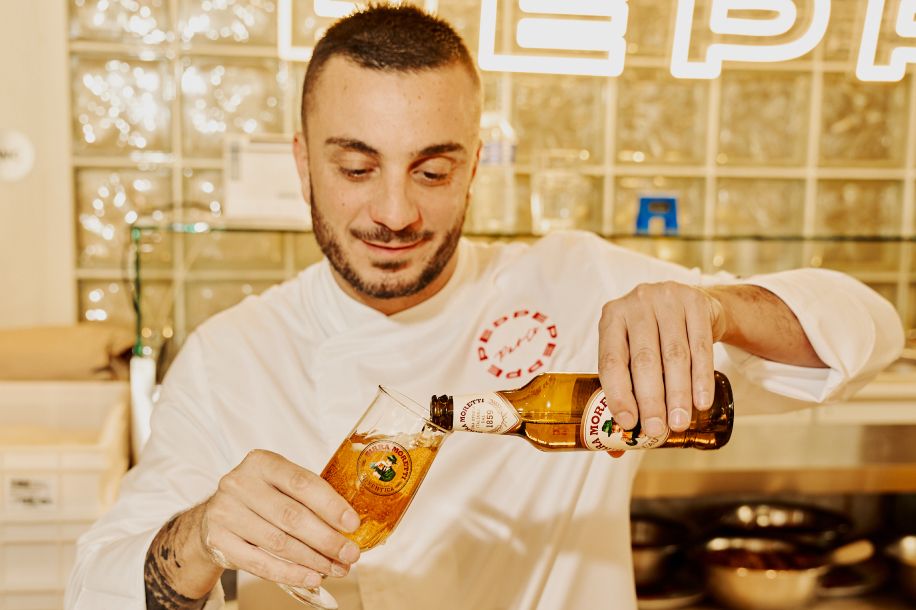 Découvrez la nouvelle pizza au bœuf à la bière signée Peppe et Birra Moretti !