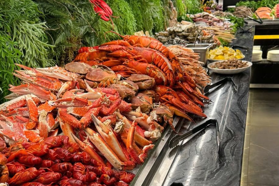 Le Grand Pacific, 1 000 m² de buffet à volonté près de la Tour Eiffel