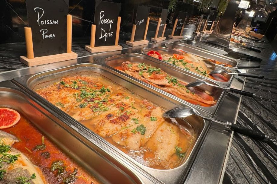 Le Grand Pacific, 1 000 m² de buffet à volonté près de la Tour Eiffel