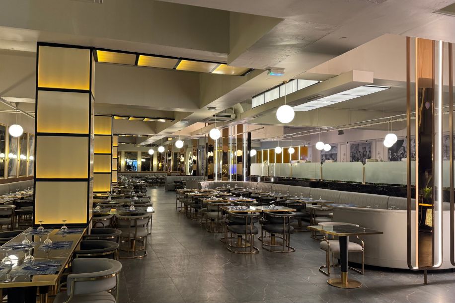 Le Grand Pacific, 1 000 m² de buffet à volonté près de la Tour Eiffel