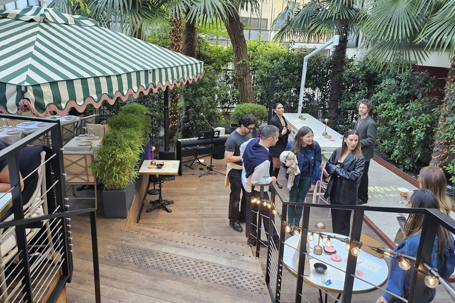 Une terrasse, un terrain de pétanque et plus aucune excuse pour rentrer tôt