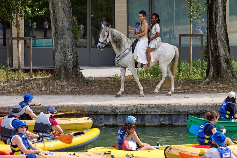 Sortez les pagaies et descendez le canal de l'Ourcq en kayak !