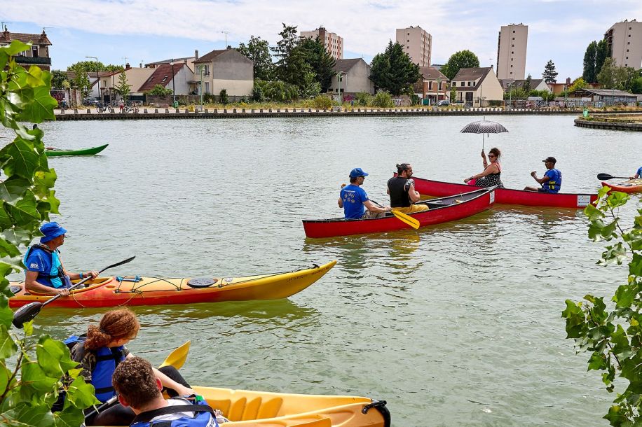 Sortez les pagaies et descendez le canal de l'Ourcq en kayak !
