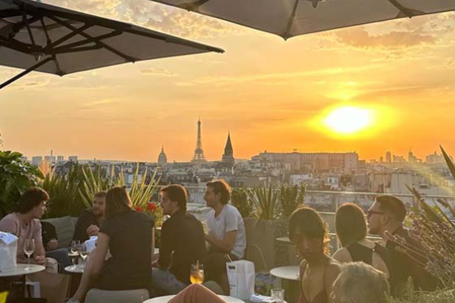 Paris reprend de la hauteur sur un rooftop de la rive gauche