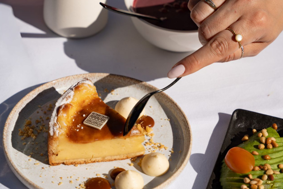 Le Grand Café Fauchon propose un brunch qui mise sur les vraies pâtisseries (et ça change tout)