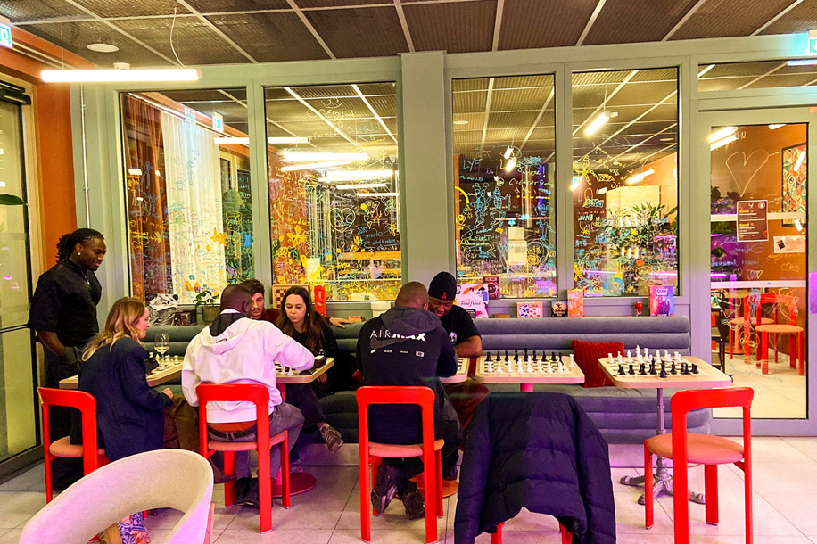 Une soirée échecs dans un hôtel parisien ouvert à tous