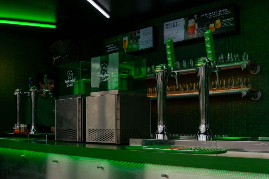 Bière personnalisée par IA, mousse aromatisée et brassins limités avec le Heineken® Studio Truck
