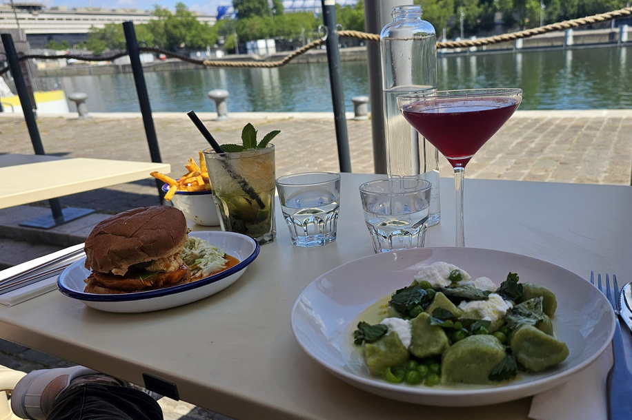 PLAT/FORM : le spot où manger, boire un verre et écouter de la musique au bord de l'eau !