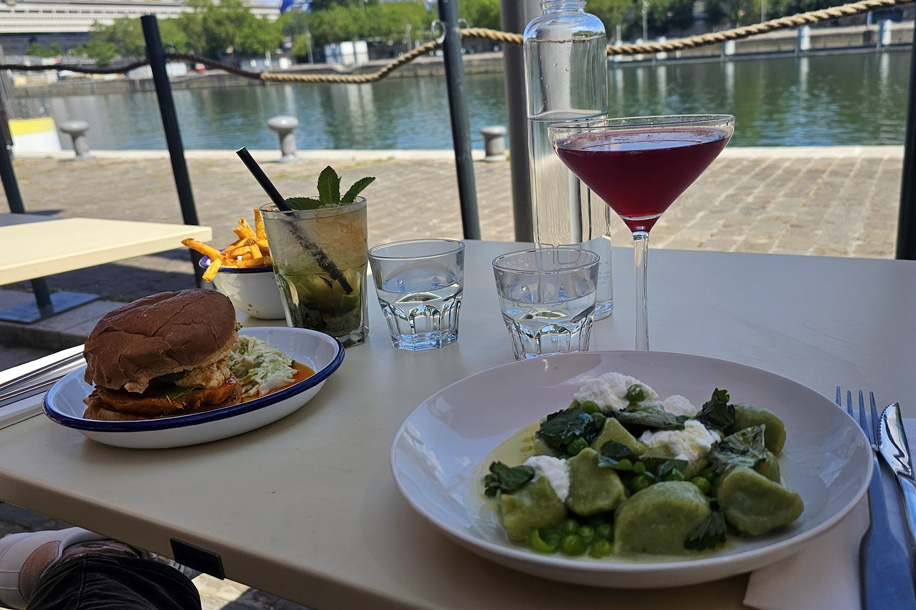 PLAT/FORM : le spot où manger, boire un verre et écouter de la musique au bord de l'eau !