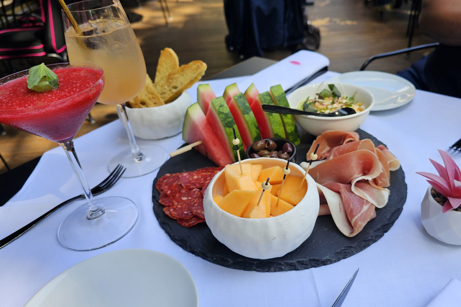 Fauchon transforme sa terrasse estivale en Terrasse Rosée