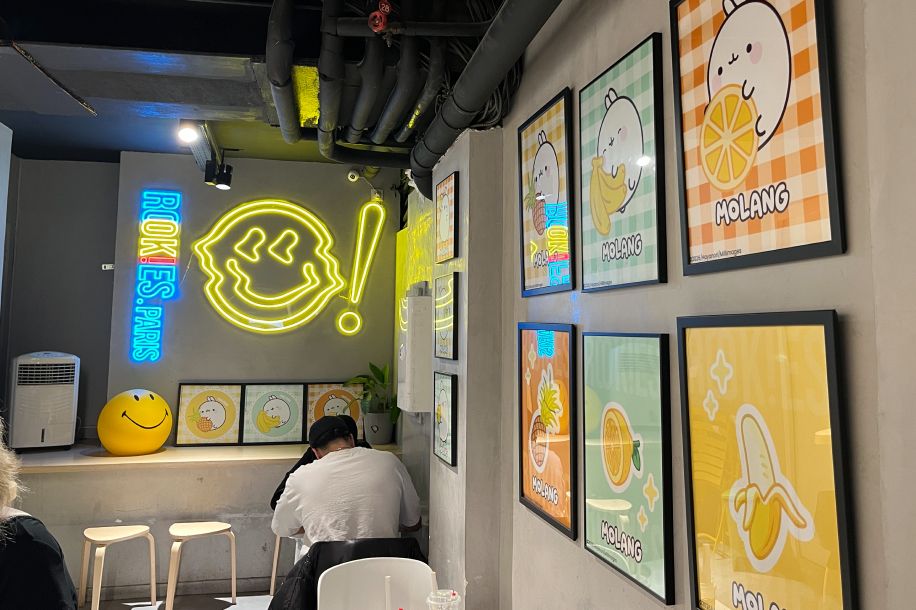 Pancakes banane kiwi et bubble tea ananas : Molang a sa propre carte chez Rookies jusqu'à fin juin !