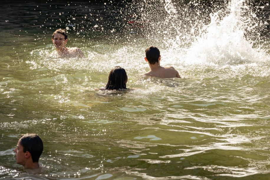 La baignade est autorisée dans le canal Saint Martin pendant la canicule !