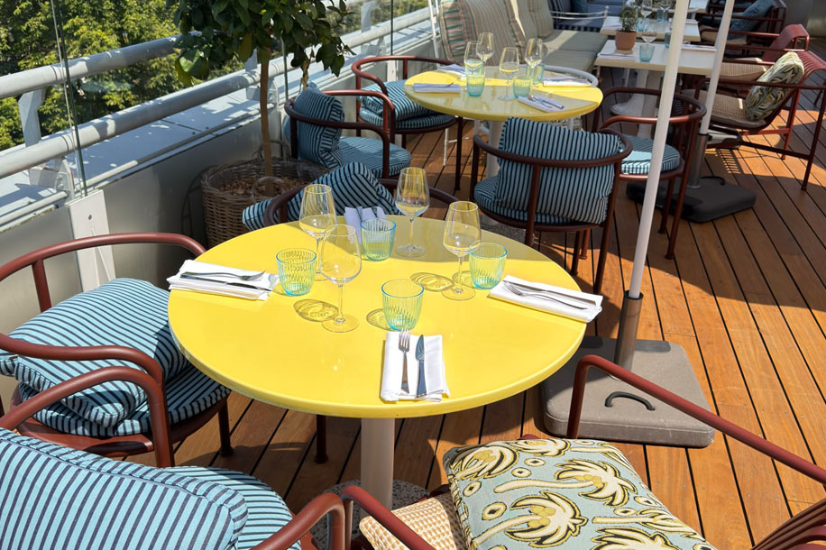 Le Rooftop Molitor dévoile sa nouvelle ambiance méditerranéenne