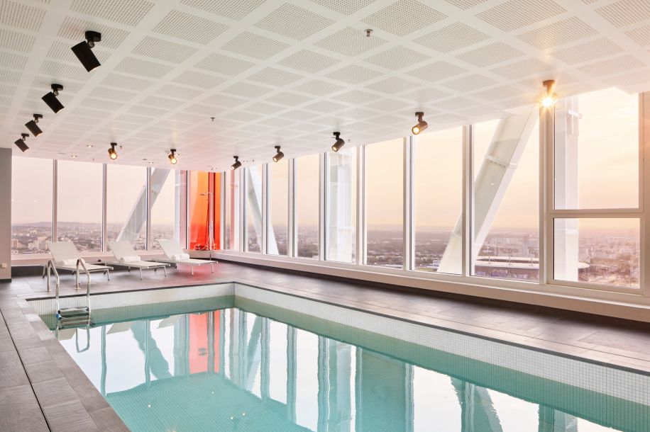 Dîner français et skybar panoramique au H4 Wyndham Paris Pleyel pour 55 €
