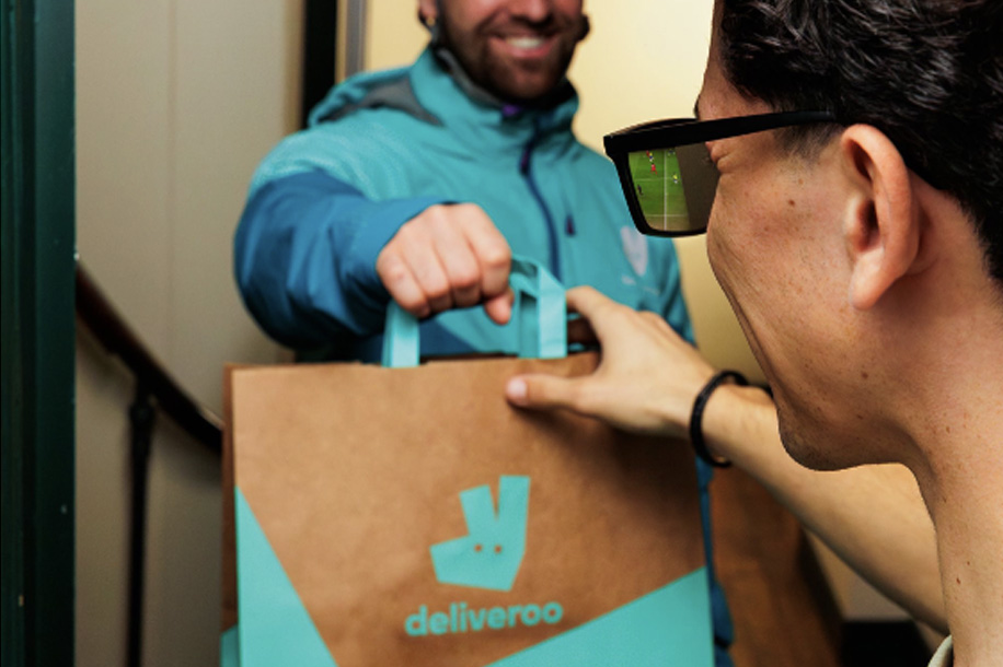 Deliveroo lance des lunettes pour ne plus rater un but pendant la Coupe du Monde