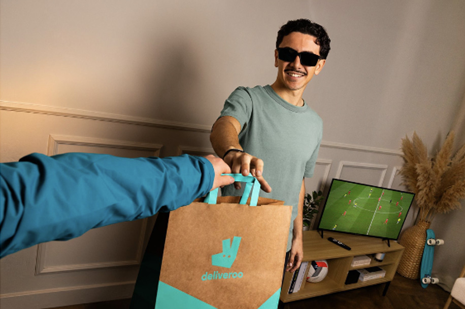 Deliveroo lance des lunettes pour ne plus rater un but pendant la Coupe du Monde