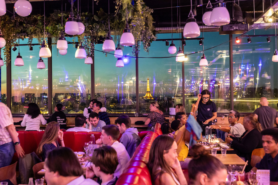 Un rooftop face à la Tour Eiffel pour célébrer le 13 juillet