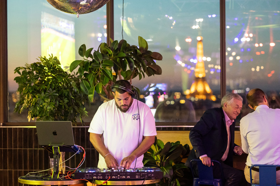 Un rooftop face à la Tour Eiffel pour célébrer le 13 juillet