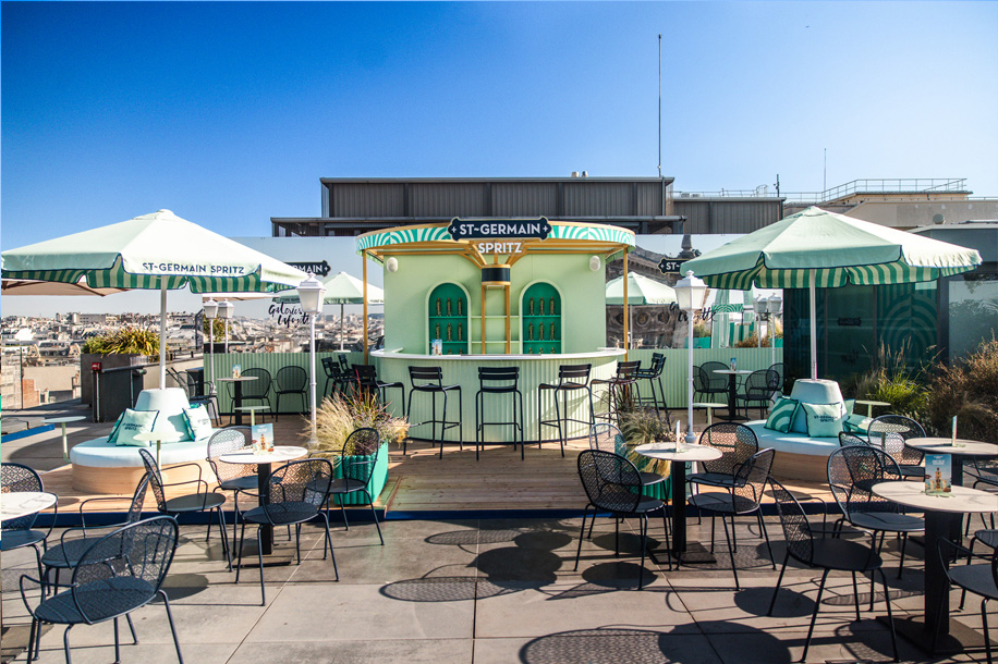 Ce rooftop parisien accueille l’été avec Cyril Lignac et un cocktail au sureau