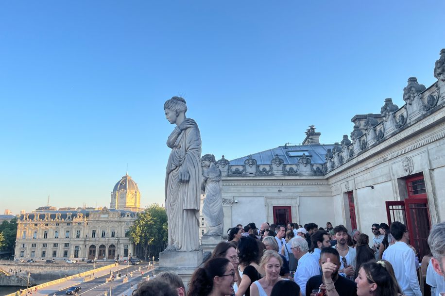 Rhum philippin et vue sur Paris : découvrez le rooftop du Théâtre du Châtelet !