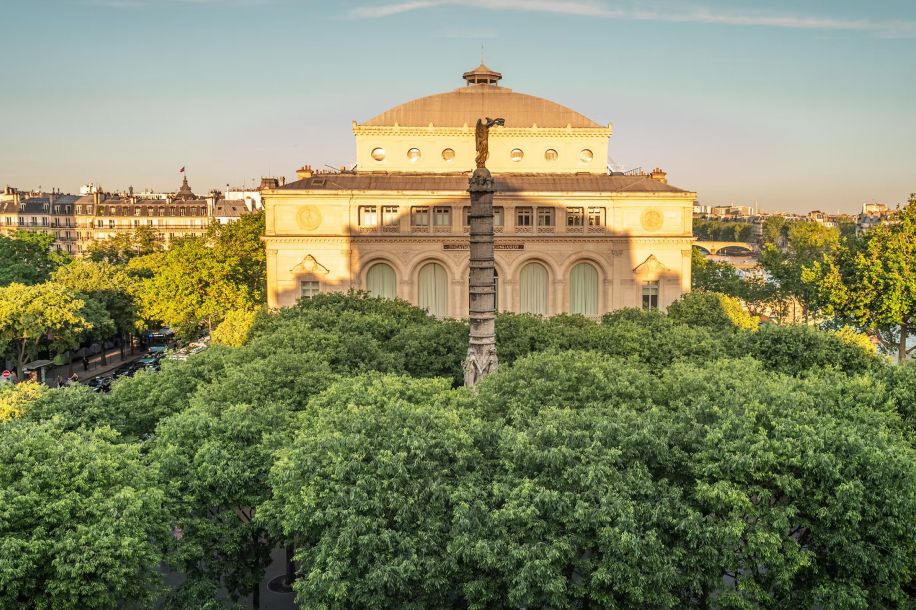 Rhum philippin et vue sur Paris : découvrez le rooftop du Théâtre du Châtelet !