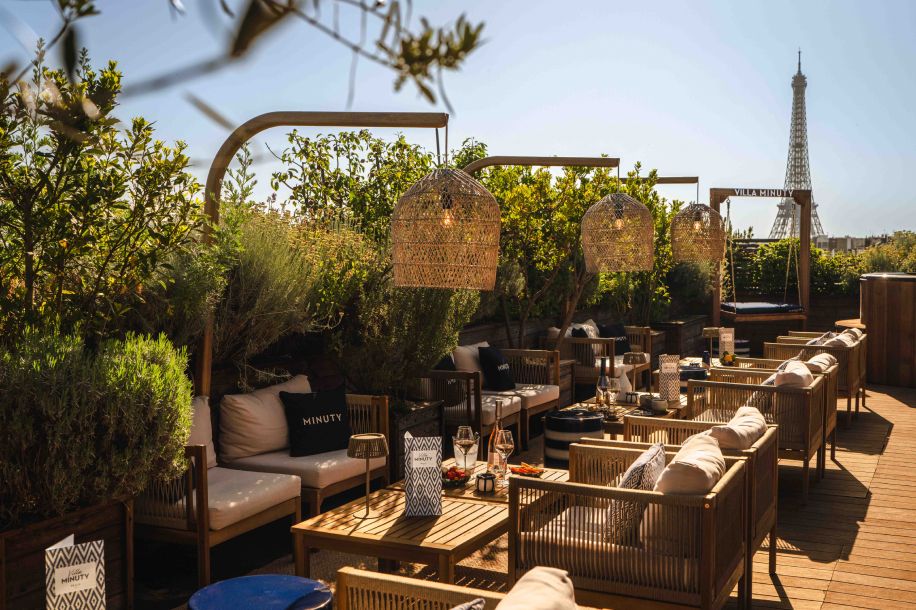 Rosé, tapenade et vue panoramique : découvrez la Villa Minuty du rooftop de Brach Paris