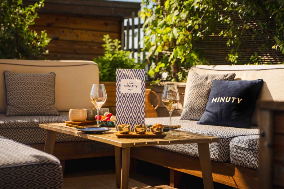 Rosé, tapenade et vue panoramique : découvrez la Villa Minuty du rooftop de Brach Paris